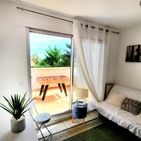 Aurelie Βίλα Agde